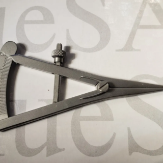 Eye Ophthalmic Gauge, Curved – 20 mm – Screw Type